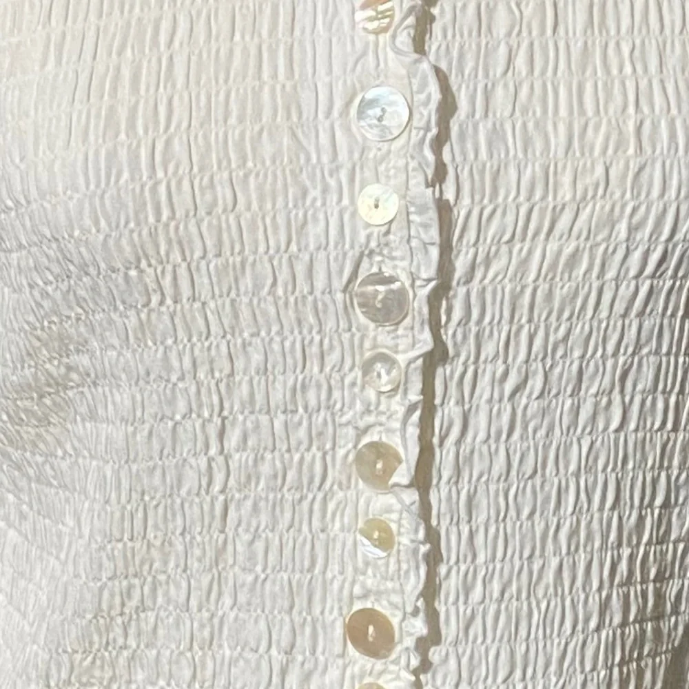 Nomadic Traders Beautiful Textured Ruffled Button Up White Top - Picture 3 of 7